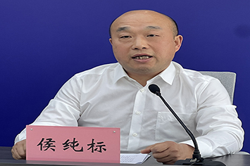 侯纯标.jpg