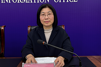 04市商务局副局长黄雪梅.png