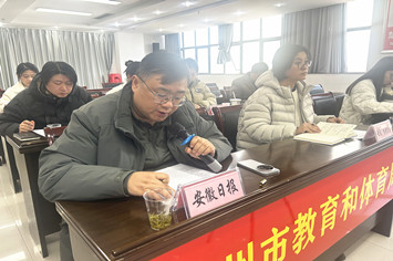 安徽日报记者提问.jpg