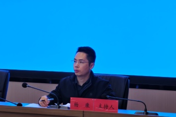 主持人.jpg