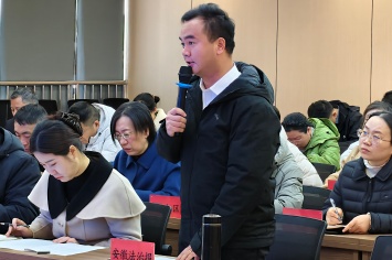 记者1.jpg