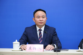 主持人：合肥市委宣传部外宣办副主任韩丙锐.jpg