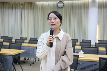 提问一：安徽法治报记者.jpg