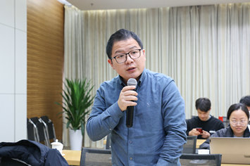 问题二：人民网记者.jpg