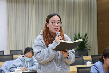 问题一：央广网记者.jpg