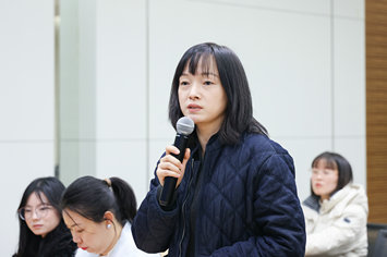 问题一：央广网记者.jpg