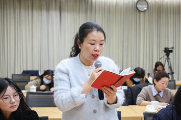 问题二：新华网记者.jpg