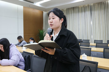 问题一：中新社记者.jpg