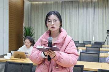 问题四：新华网记者.jpg