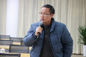 问题四：新华网记者.jpg