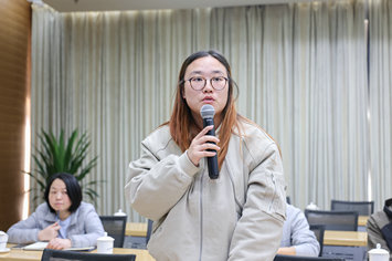 问题一：央广网记者.jpg