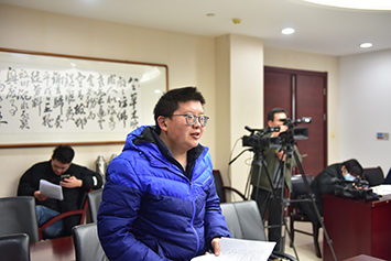 淮河早报记者提问 拷贝.jpg
