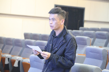 拂晓报记者提问.png