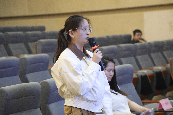 中安在线记者提问.png