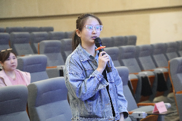 中安在线记者提问.png