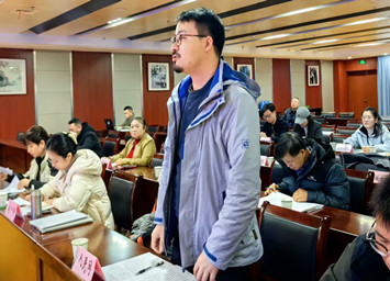 人民网记者.jpg