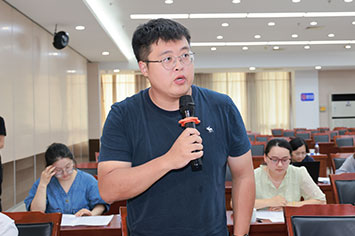 355-236人民网记者.jpg