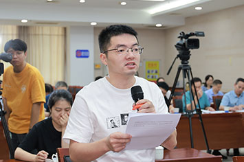 355-236中安在线记者.jpg