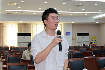 355-236人民网记者.jpg