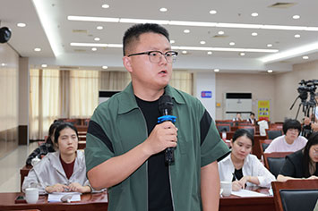 355-236安徽广播电视台记者.jpg