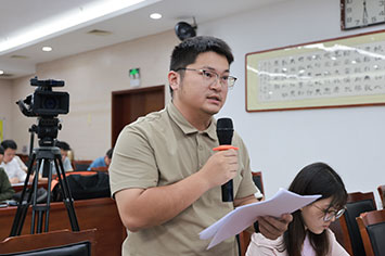 355-236国际商报记者.jpg