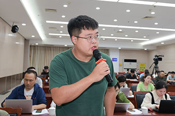 355-236人民网记者.jpg