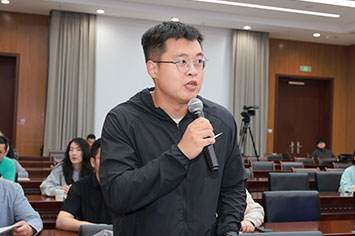 人民网记者.jpg