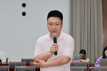 355-236国际商报记者.jpg