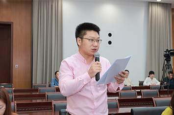 355-236国际商报记者.jpg