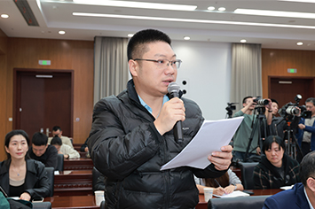 355-236国际商报记者.jpg