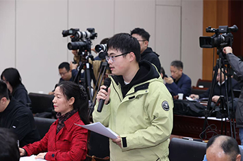 355-236人民网记者