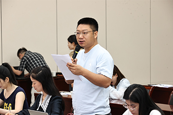 355-236国际商报记者.jpg