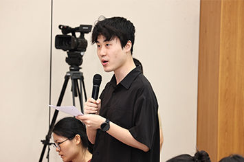 355-236大公报香港文汇报记者.jpg