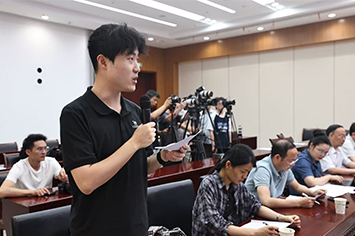 355-236大公报香港文汇报记者提问.jpg