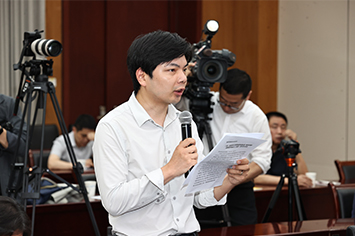 355-236中新社记者提问.jpg