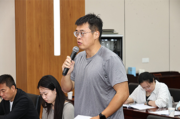 355-236人民网记者.jpg