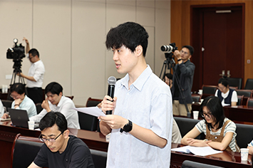 355-236大公报香港文汇报记者提问.jpg