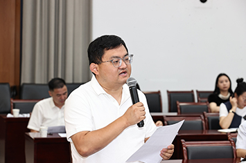 355-236安徽日报记者提问.jpg