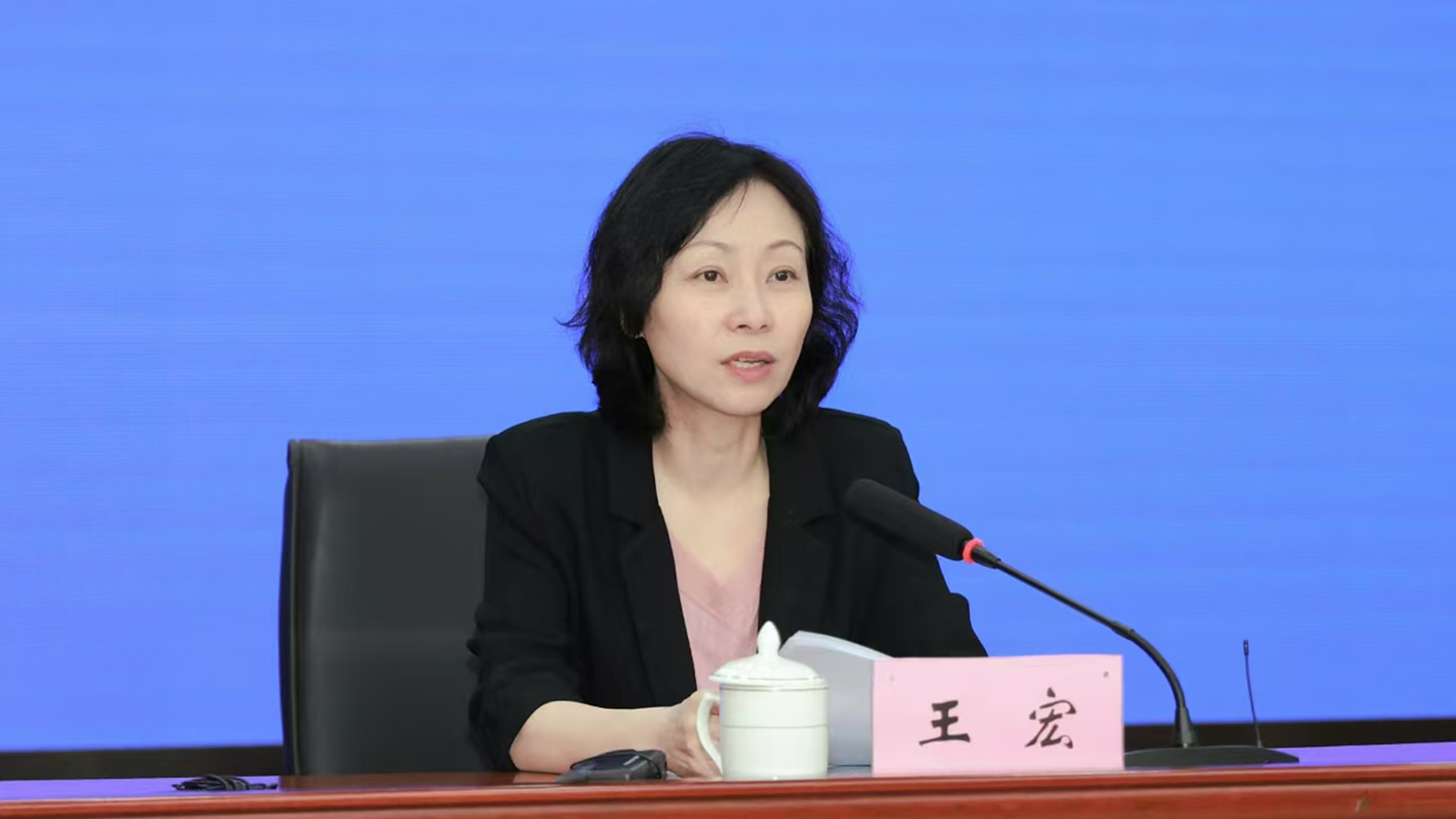 王宏.jpg