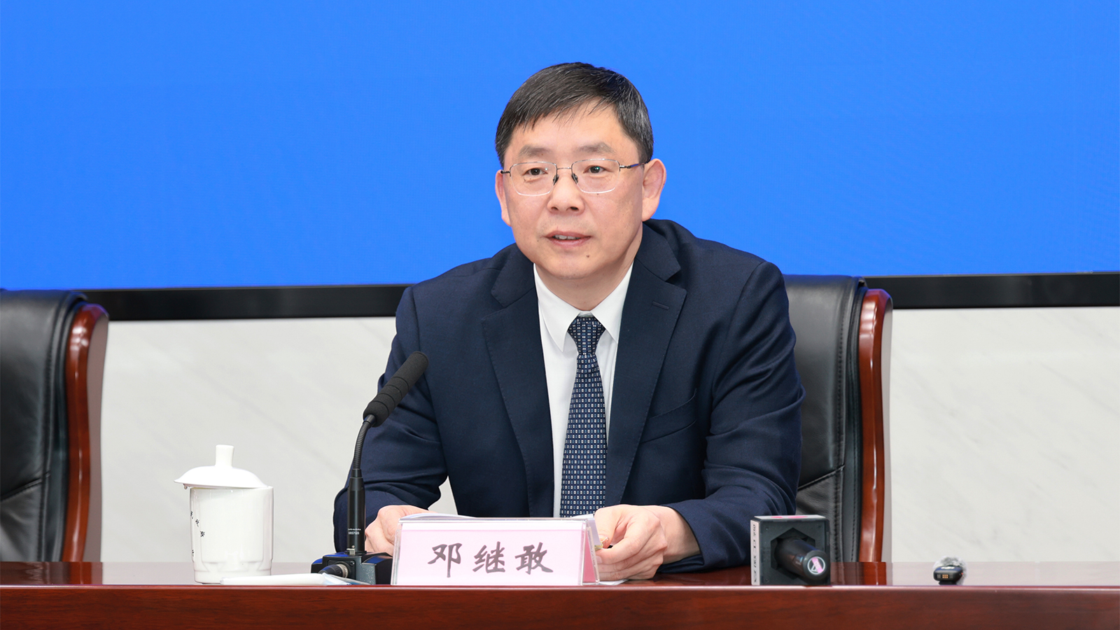 邓继敢.jpg