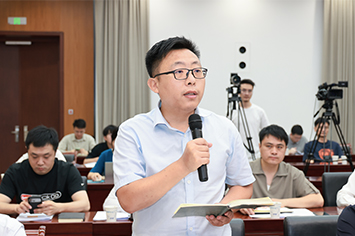 355-236安徽日报记者提问.jpg