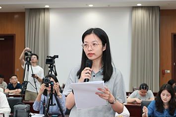 355-236央广网记者提问.jpg