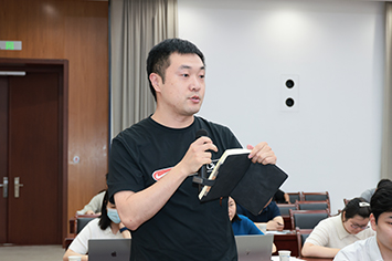 355-236人民网记者.jpg