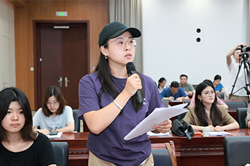 355-236央广网记者提问.jpg