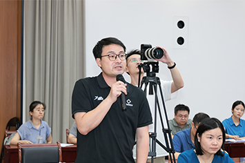 355-236人民网记者提问.jpg