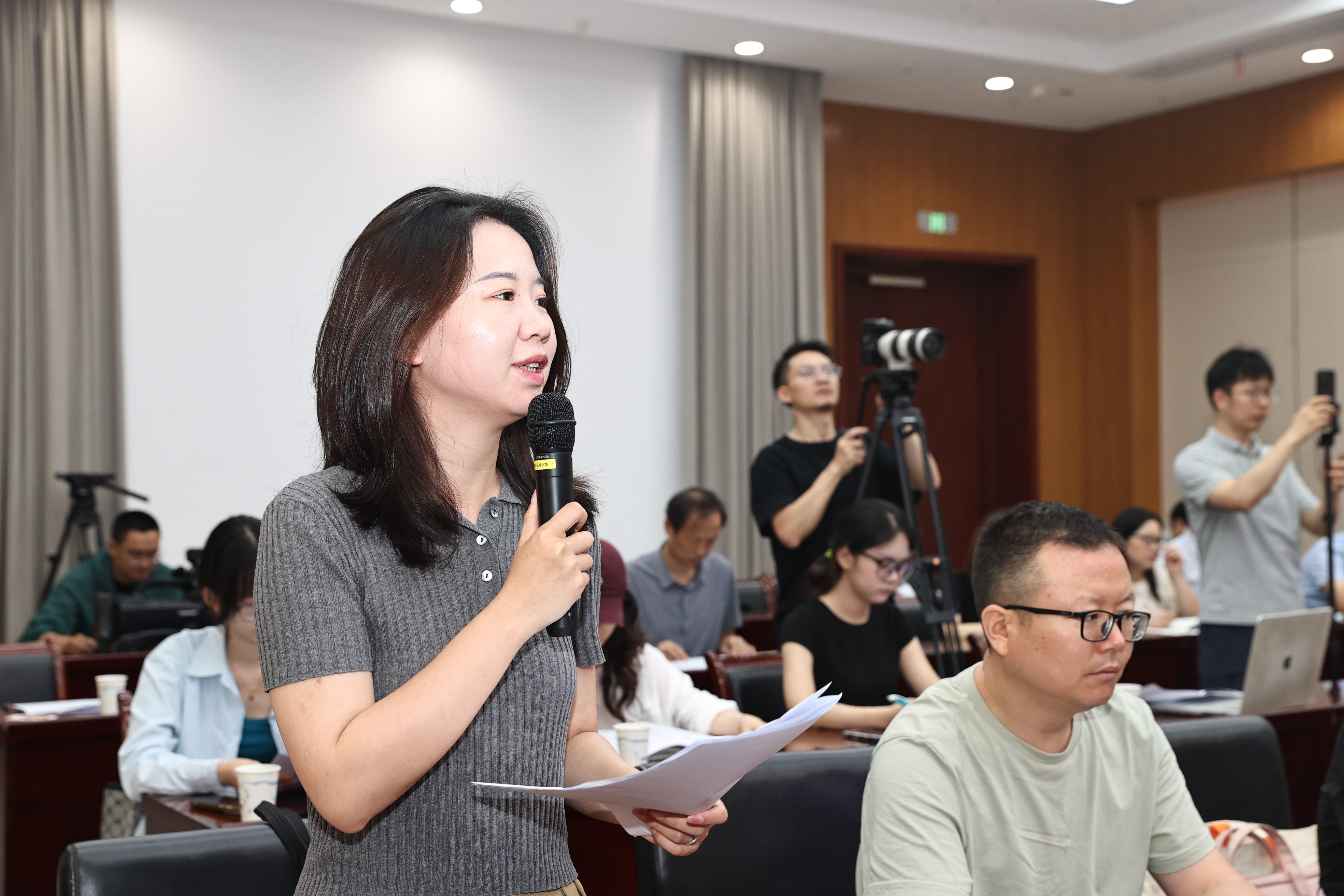 中新社记者.jpg
