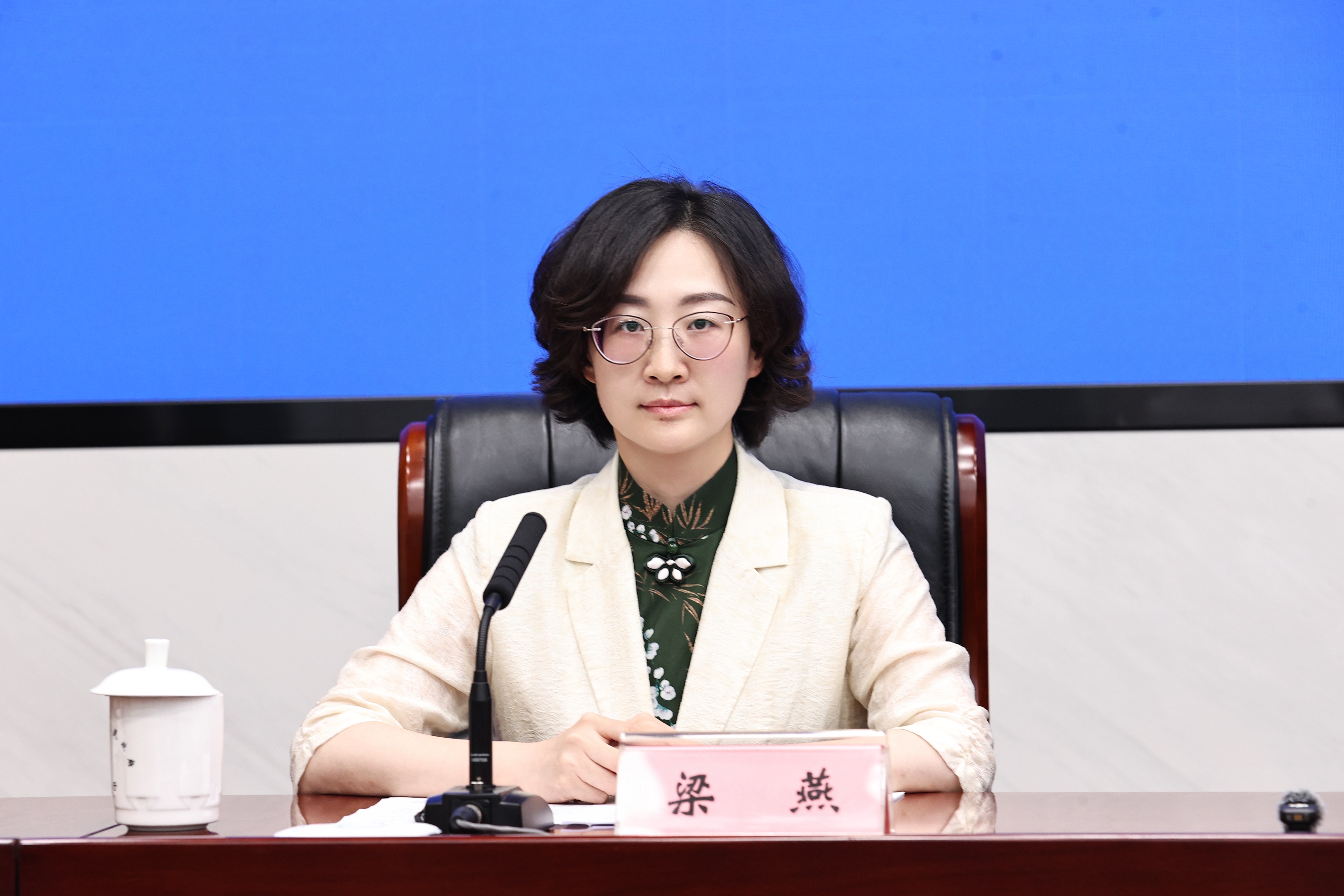 梁燕.jpg
