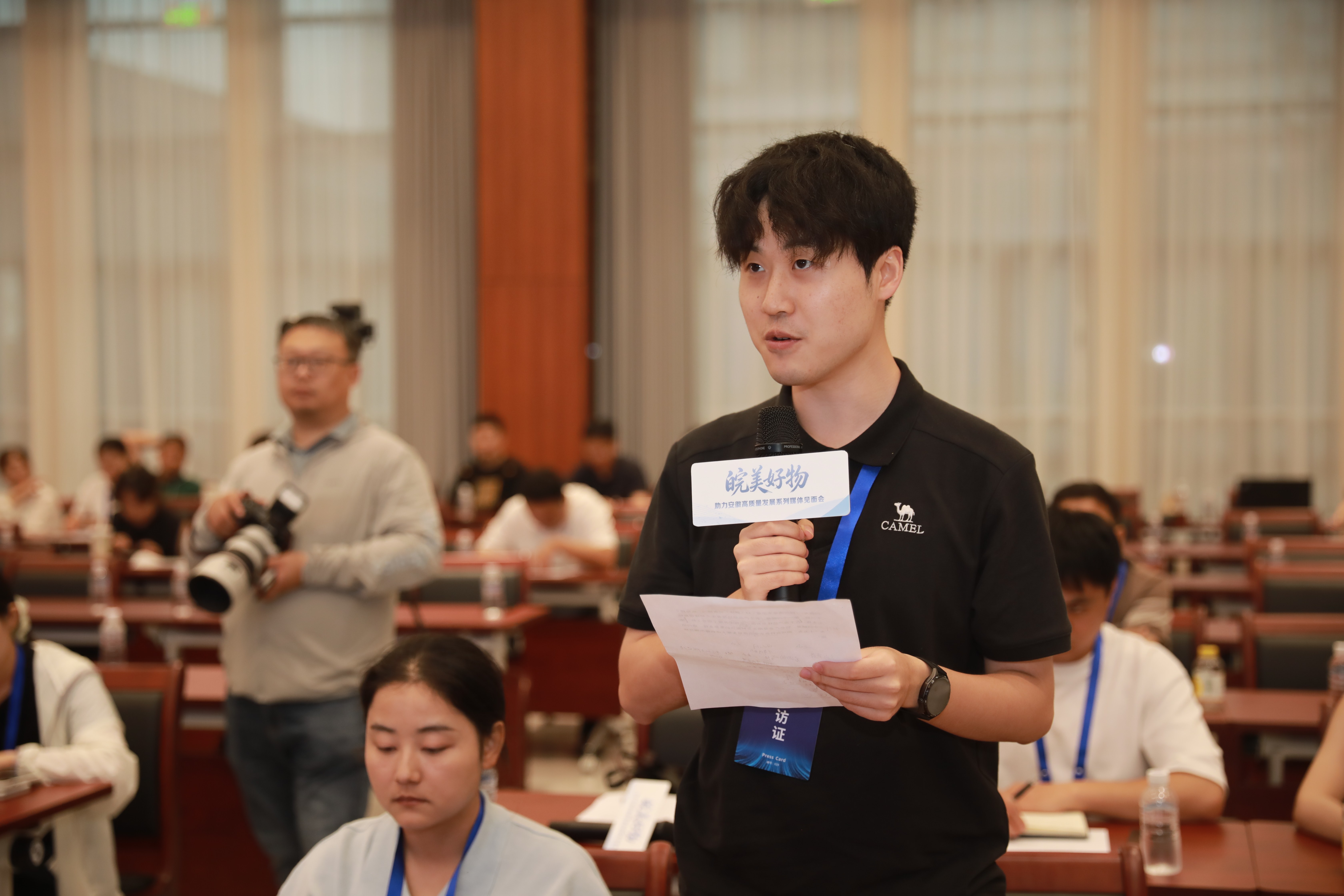 大公报香港文汇报记者.jpg