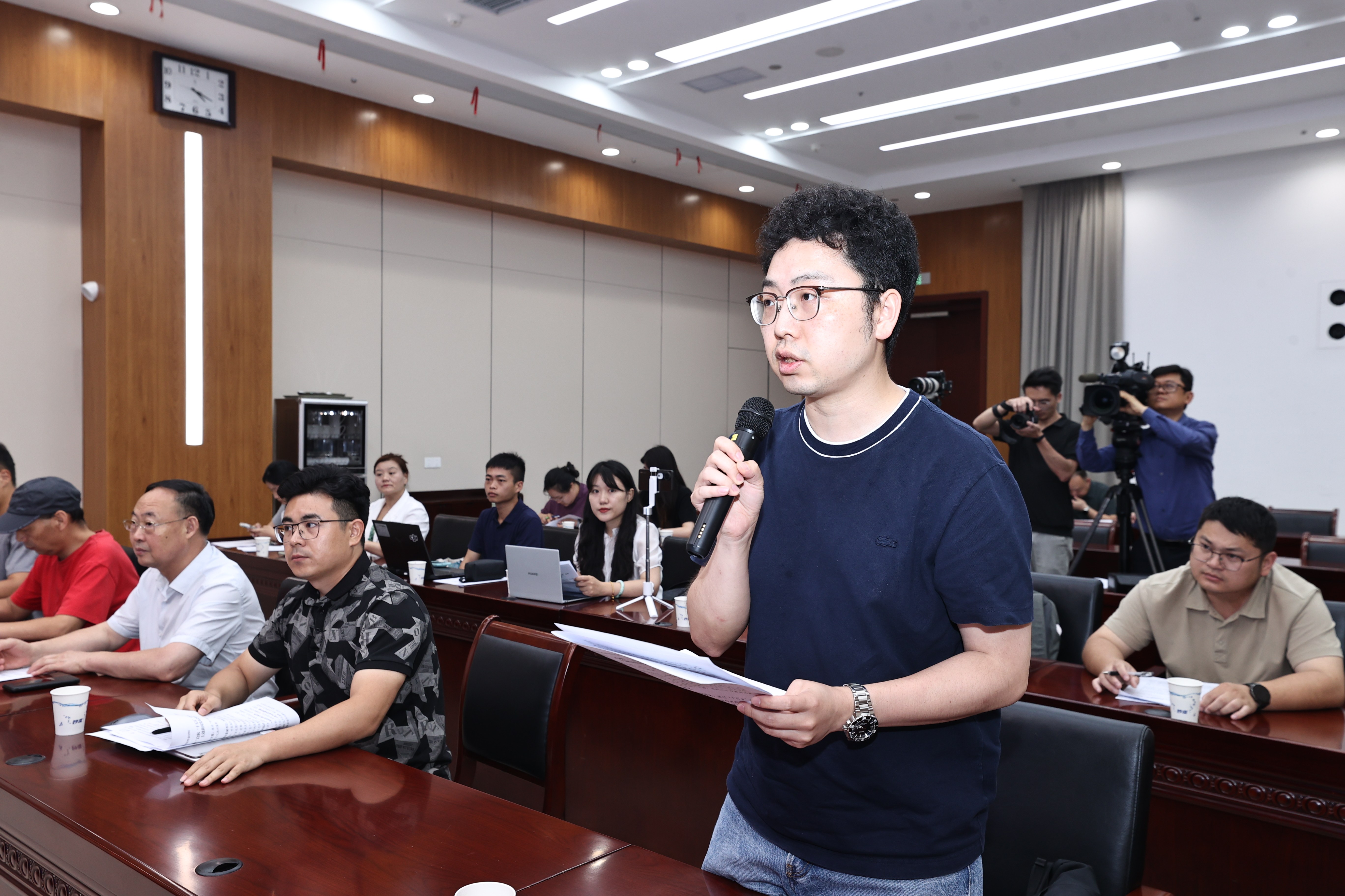 新华社记者.jpg