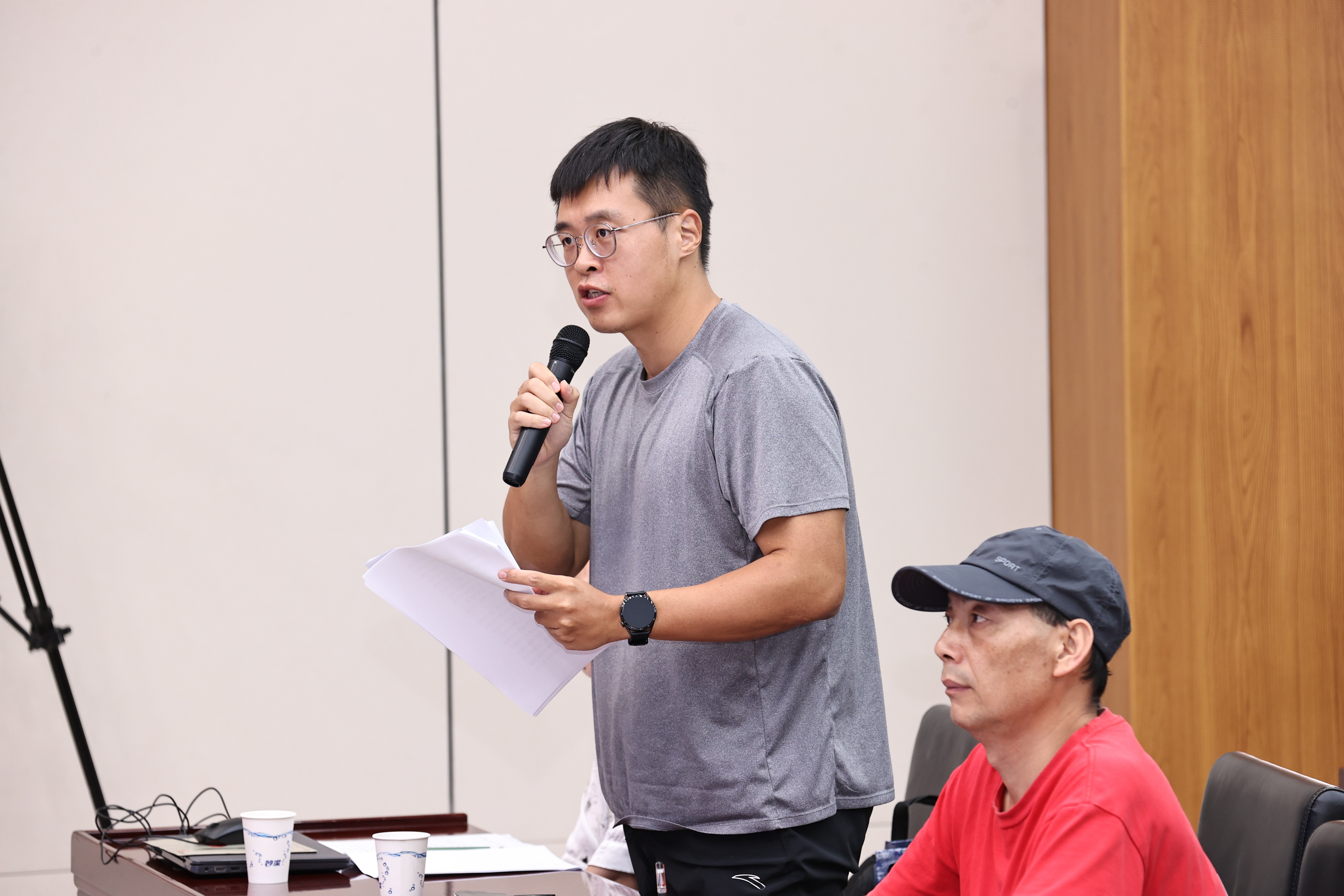 人民网记者.jpg
